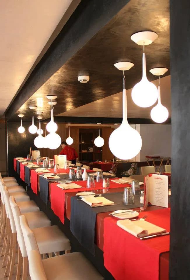 Salle et banquette principale