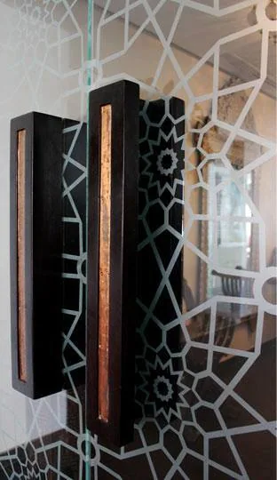 Applique de bois à insert cuivré